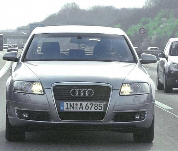 Autos mit Tagfahrlicht werden schneller gesehen. Foto: Auto-Reporter/Audi